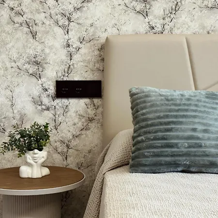 Apartment Flower Deluxe Con Jardin 6082b